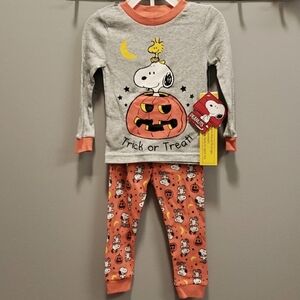 Peanuts NWT Snoopy and Woodstock in Pumpkin Trick or Treat Pajamas